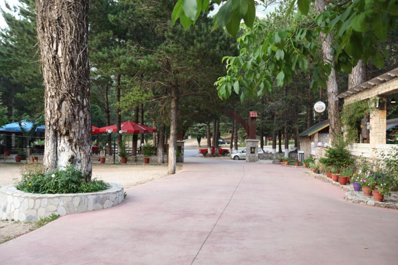 Hamiti Camping Center Dukat Екстериор снимка